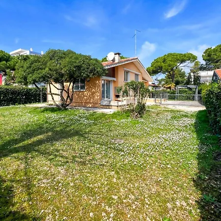 Villa With Garden *